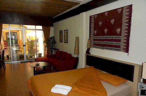 Guest house Nin Karon