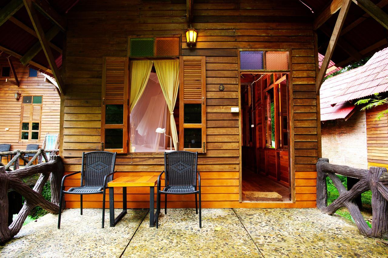 Resort Art's Riverview Khao Sok National Park