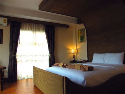 The Red Balcony Inn 2*