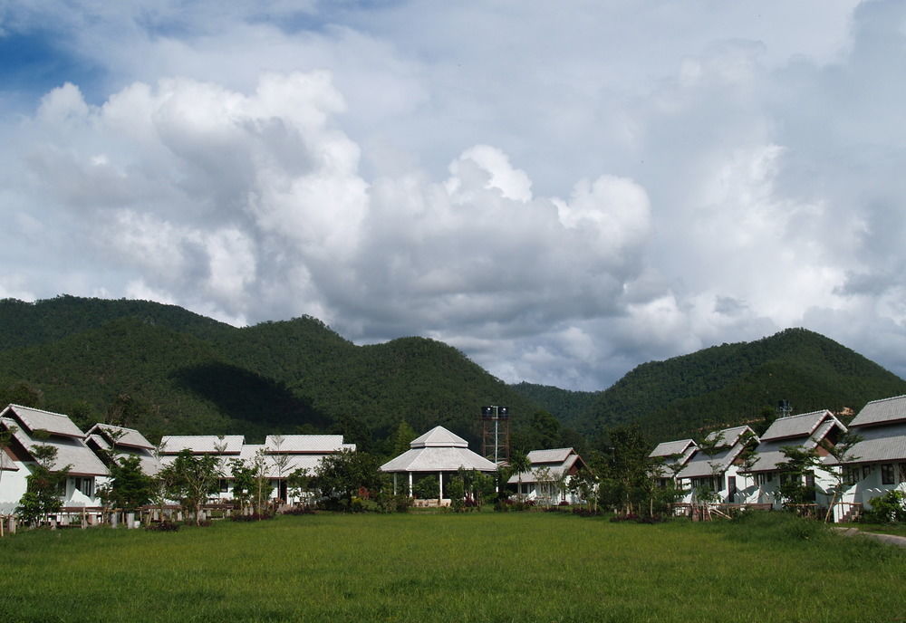 Backpackers Paradise (adults Only)