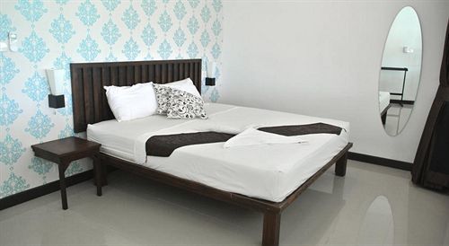 Hotel Samui Pier Front & 3*