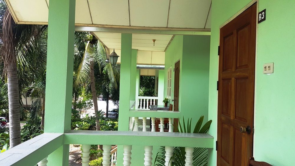 Rattana & Guest house 2*