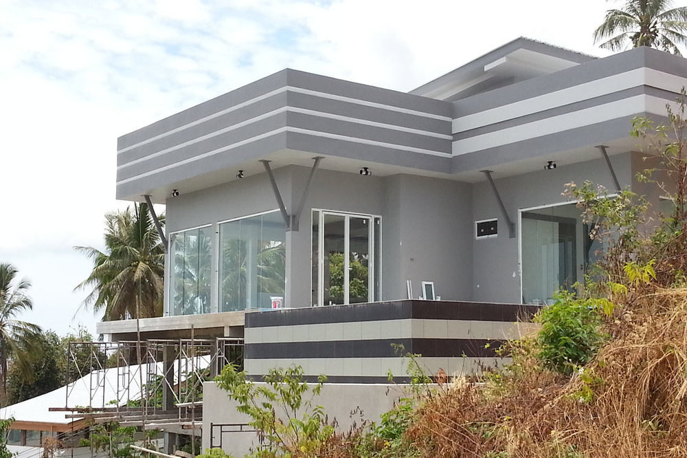 Vicky Samui *