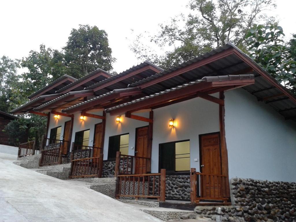 Happy Village Resort *