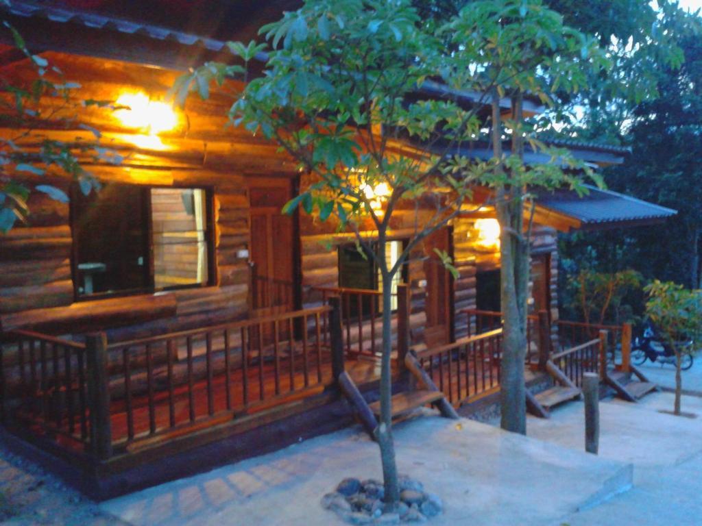 Happy Village Resort *
