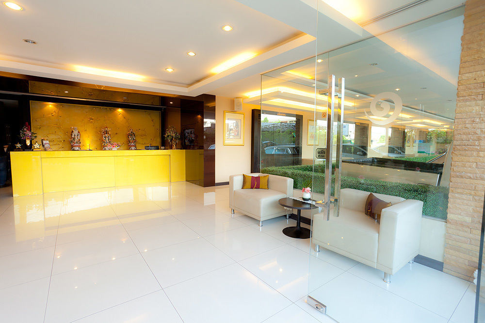 The Airport & 4*