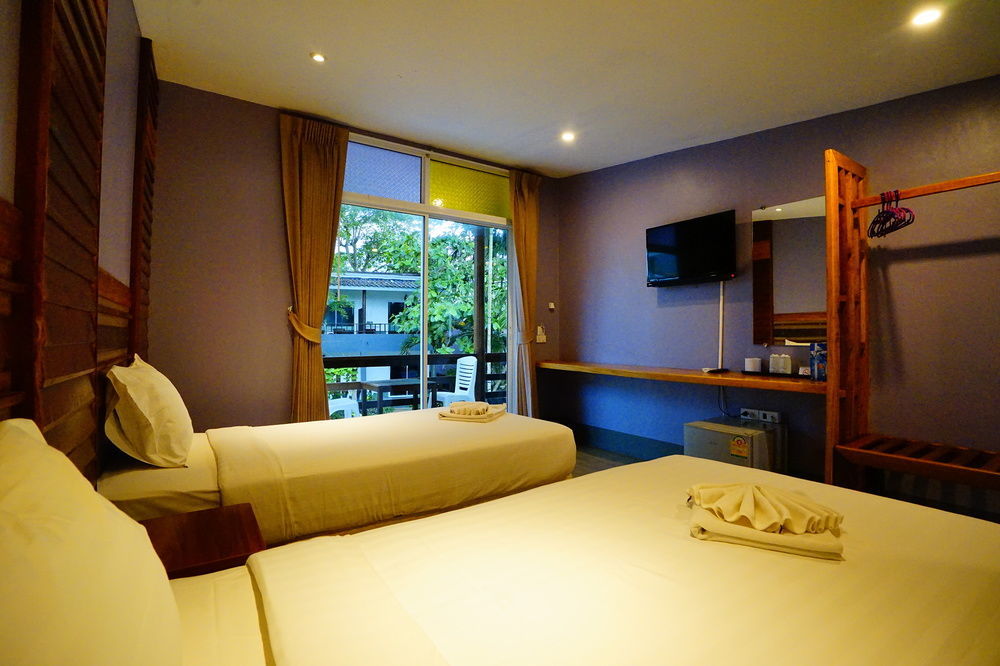 Apple Beachfront Resort 3*