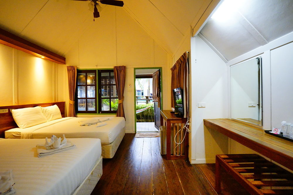 Apple Beachfront 3*