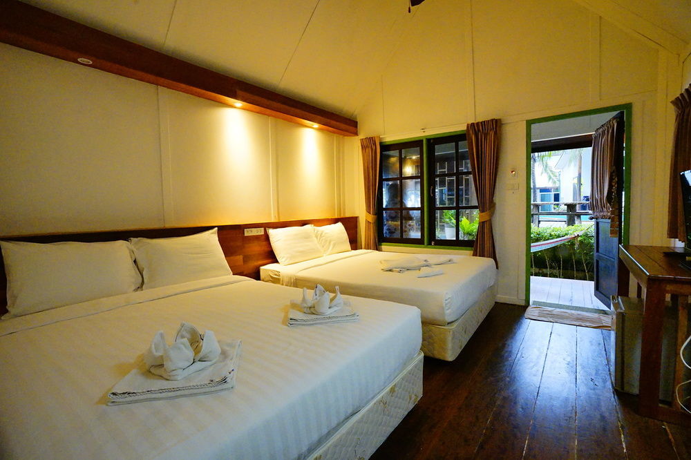 Apple Beachfront Resort 3*