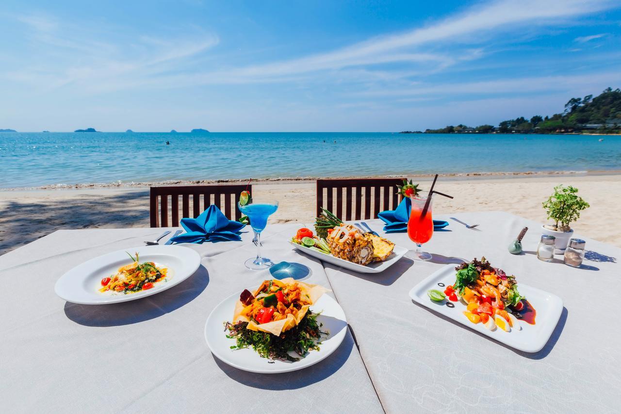 Resort Paradise & 4*