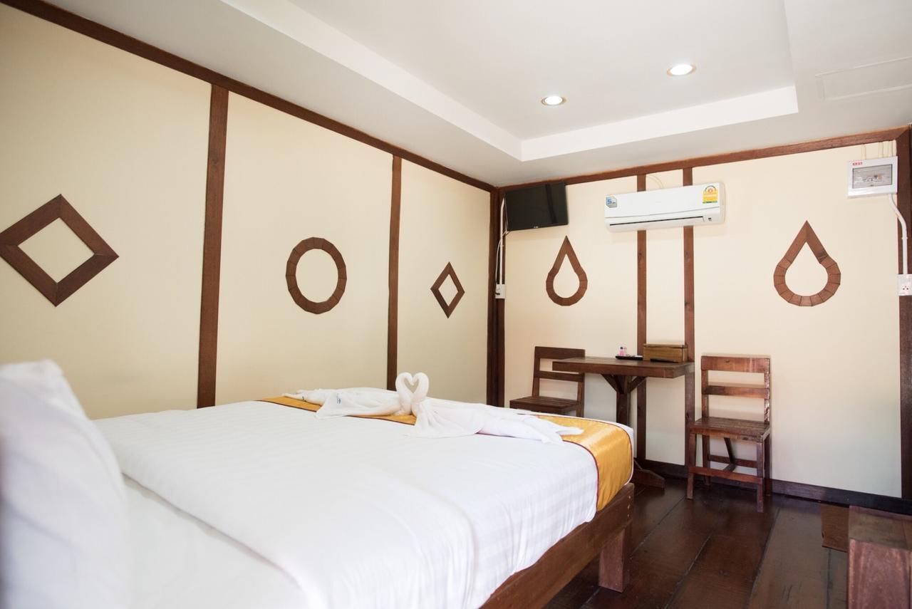 Talad Nam Klong Hae Hotel