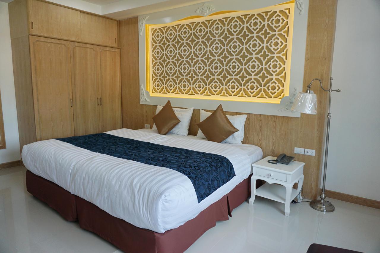 Hotel Triple Three 3*