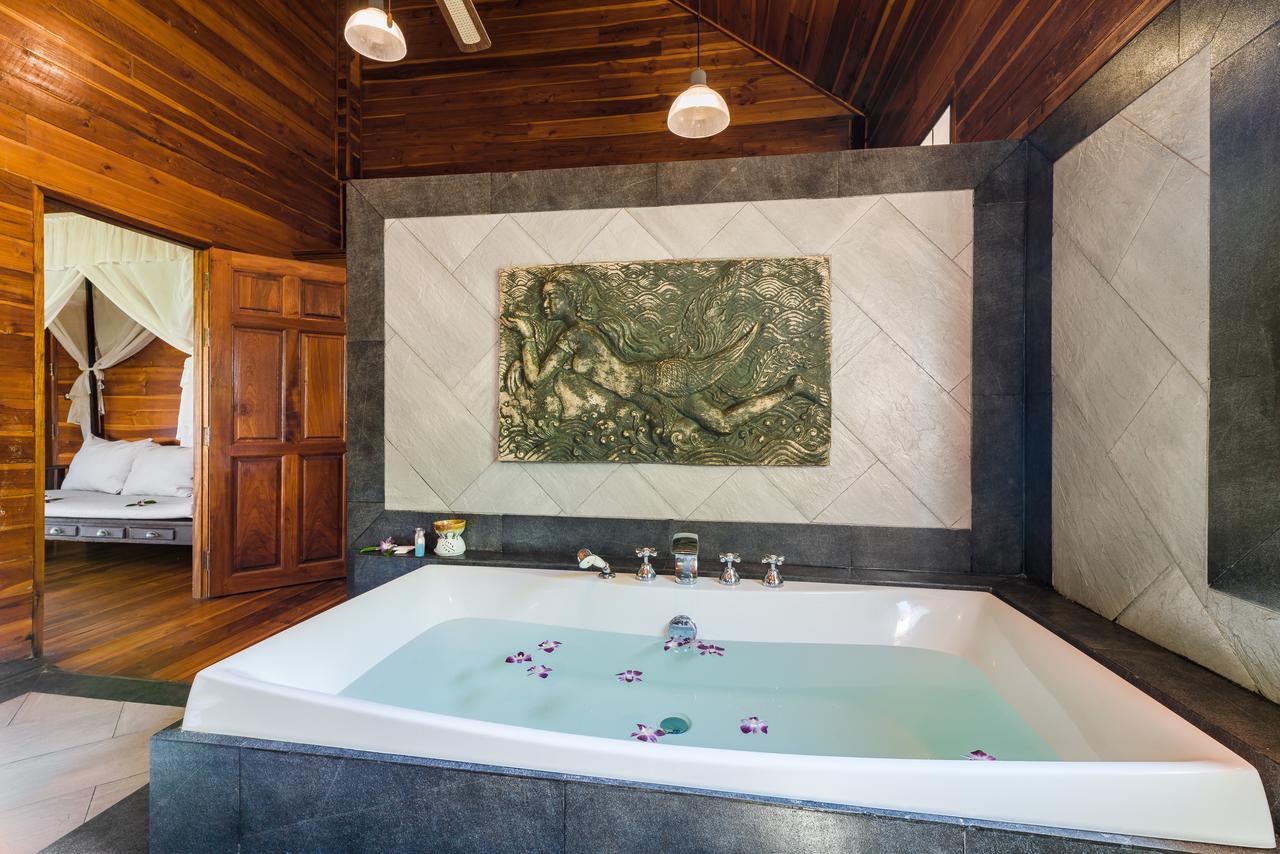 Grand Luxurious Imperial Thai By The Beach Resort