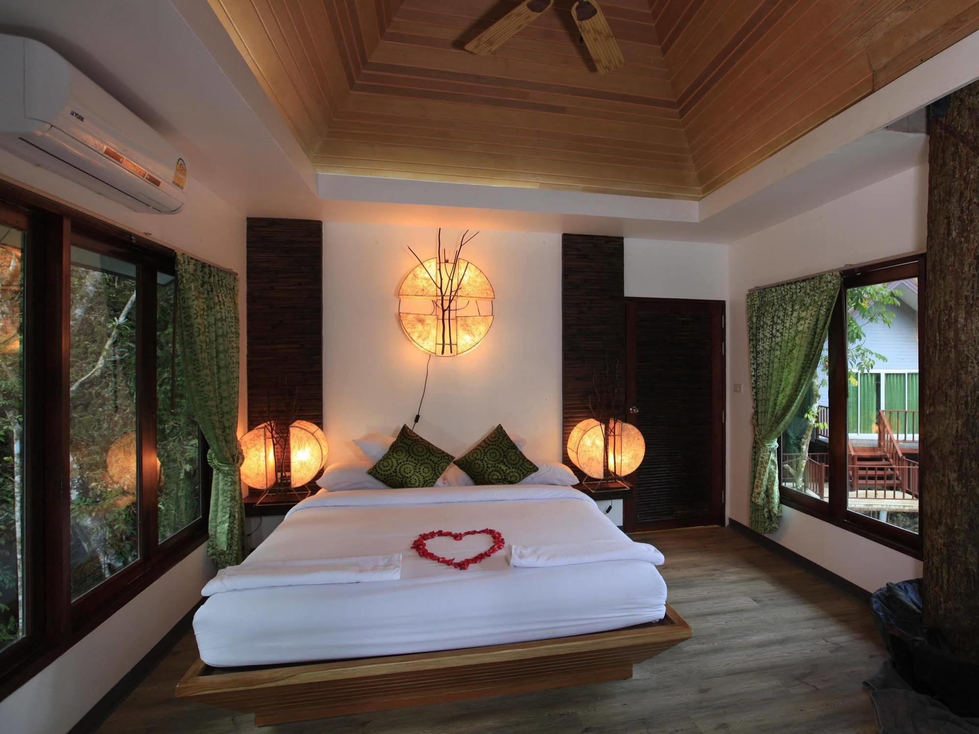 Resort Rock And Tree House