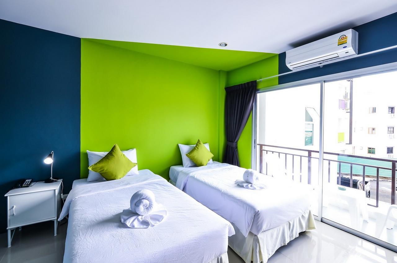 Hotel Two Color
