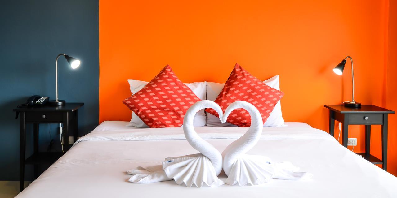 Hotel Two Color