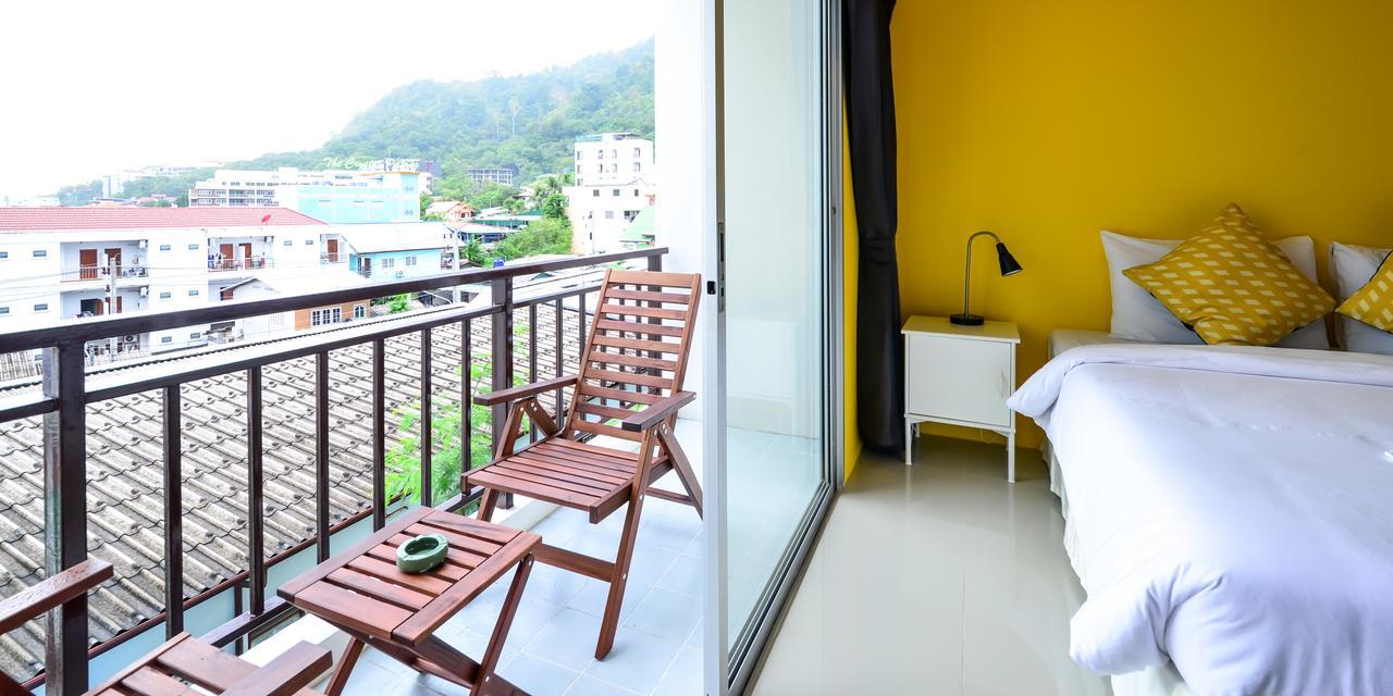 Hotel Two Color