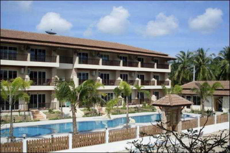 Aparthotel Whispering Palms 4*