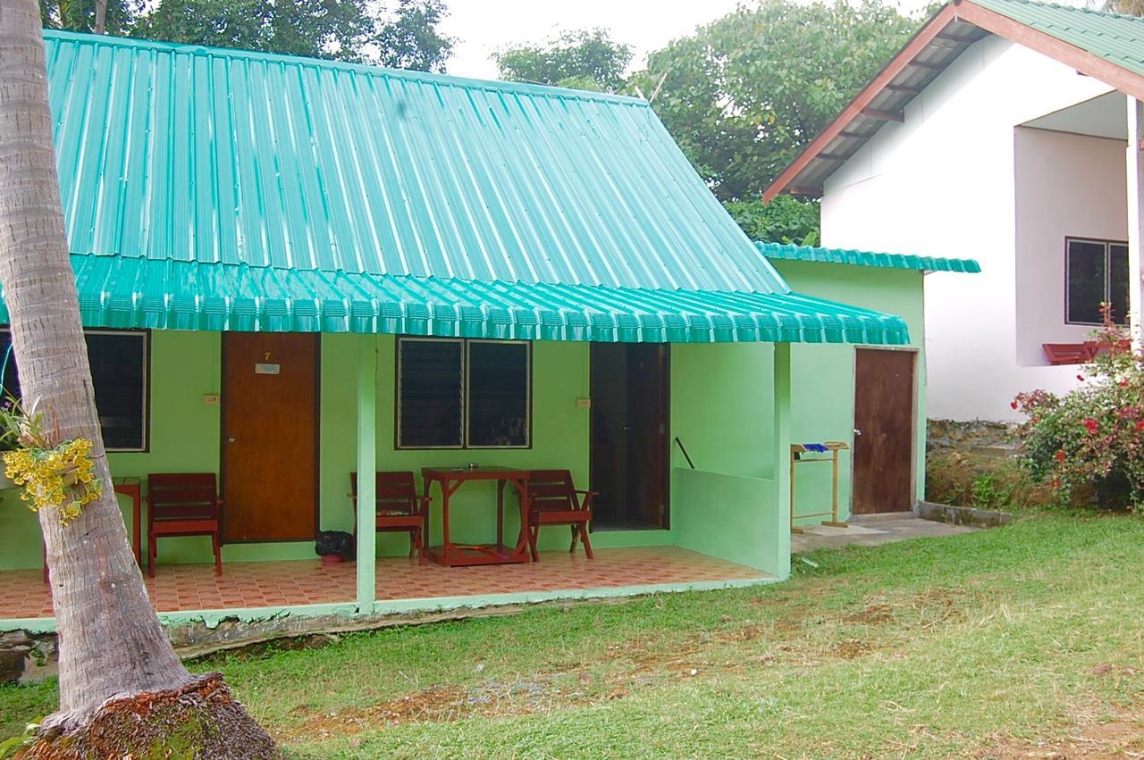 Tp Hut Resort *