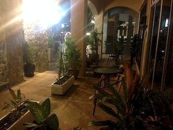 Guest house Nin Karon