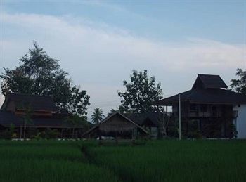 Ban Chomna Resort