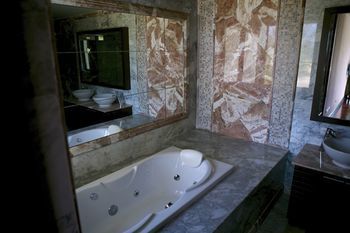 Hotel Ataman Luxury Khao Lak