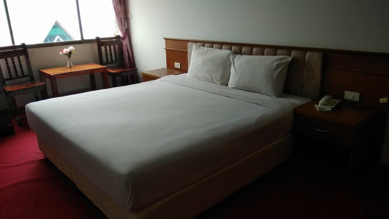 China Garden Hotel 3*