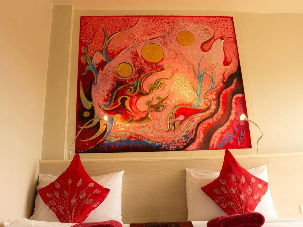 Beehive Magenta Patong Albergue