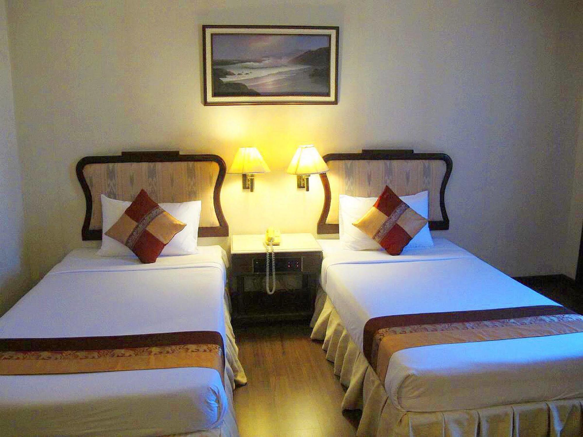 Lee Gardens 3*