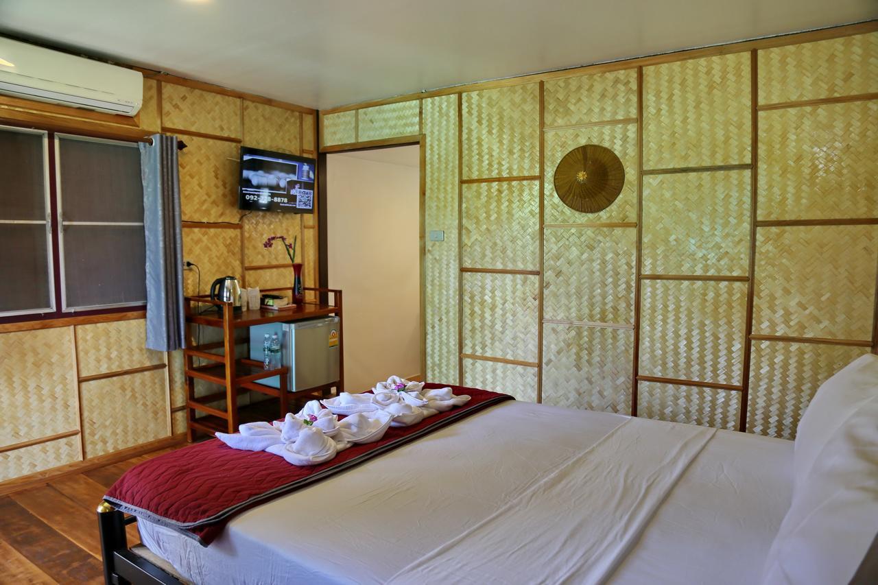 Tp Hut Resort *