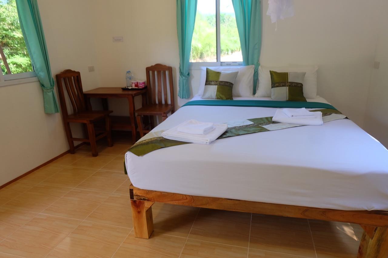 Khaosok Bamboo Huts Resort *