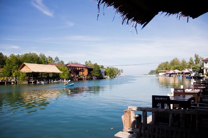 Resort Aana & 4*