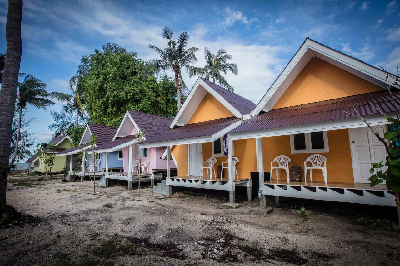 The Pier 2* Thongsala