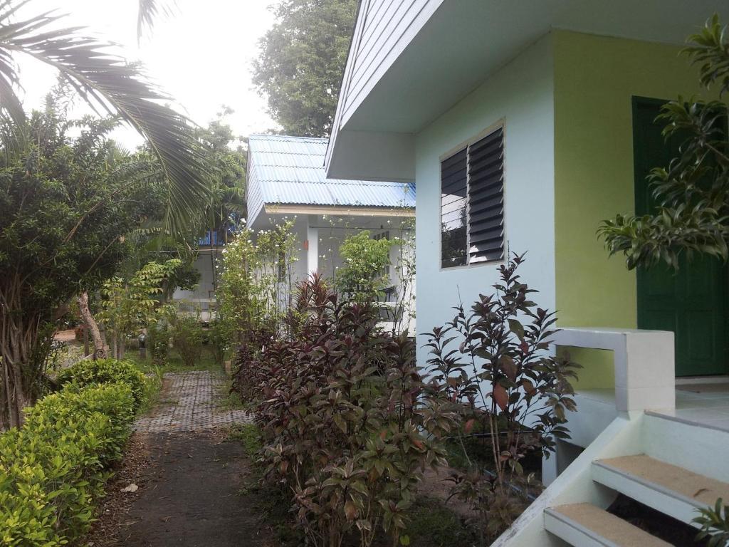 Lemon Tree Hotel 2*