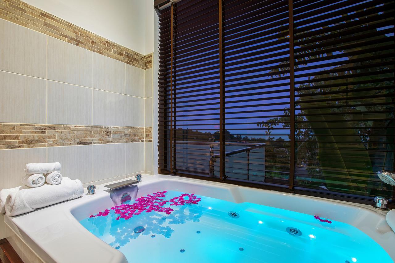 Sunny Banks - Modern Sea View 4 Bed Pool Villa *