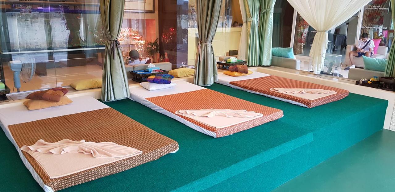 Inn The Airport & 4*