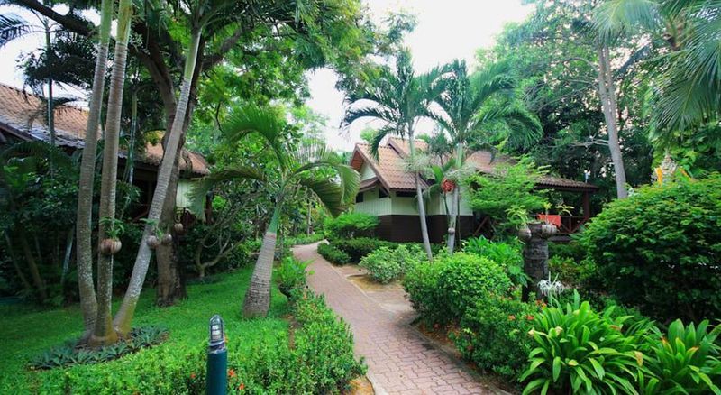 Resort Pinnacle Samui Sha Mae Nam