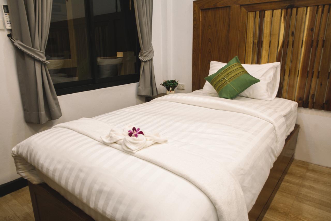 Billabong And Cafe Hotel Baan Tai