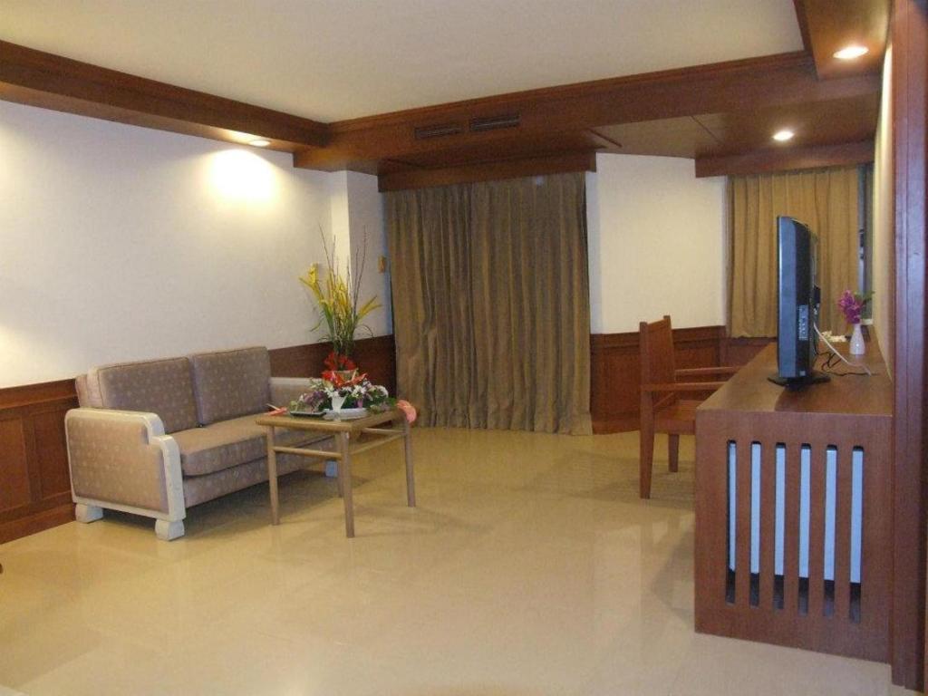 Tanawit & Hotel Hua Hin
