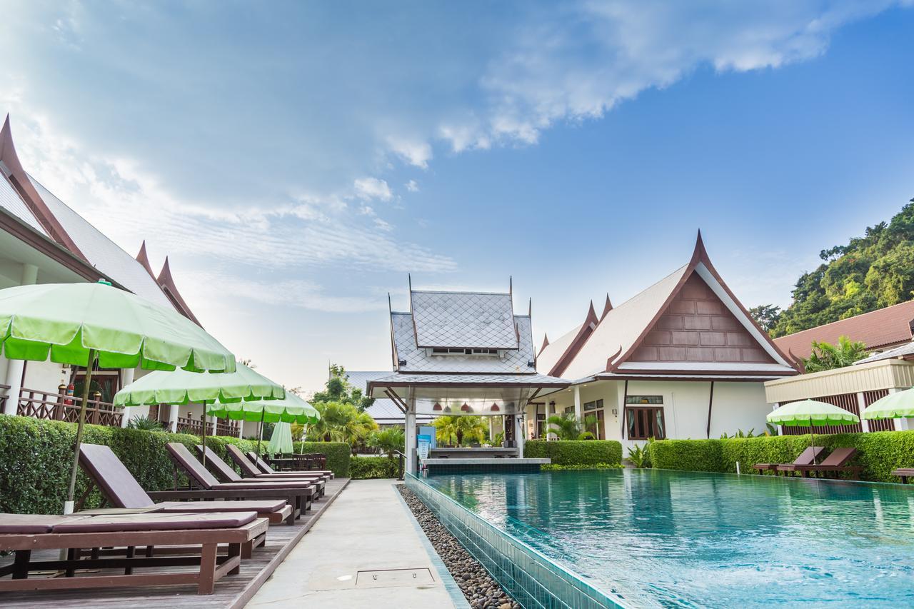 Resort Bhu Tarn & 4*