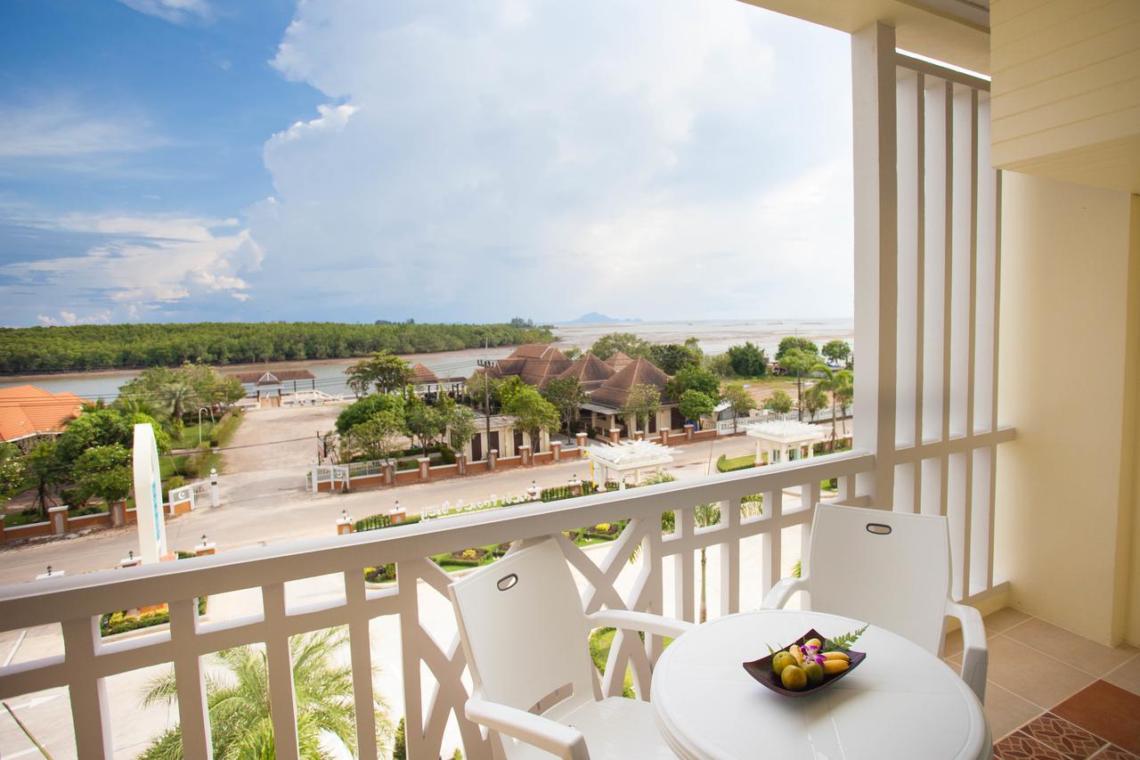 Front Bay Resort Krabi