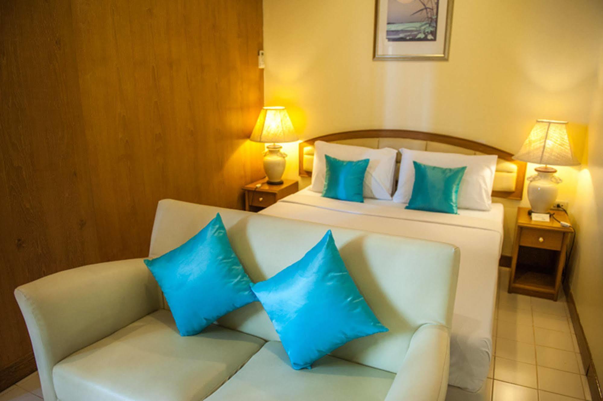Lido Hotel 3*
