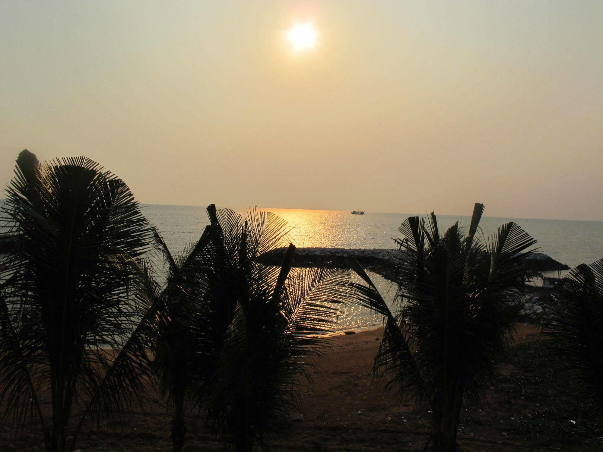 Nantra Pattaya Baan Ampoe