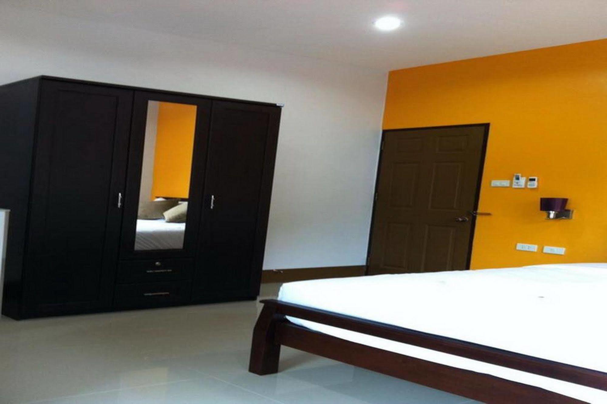 Lanta Sun Smile Place 2*