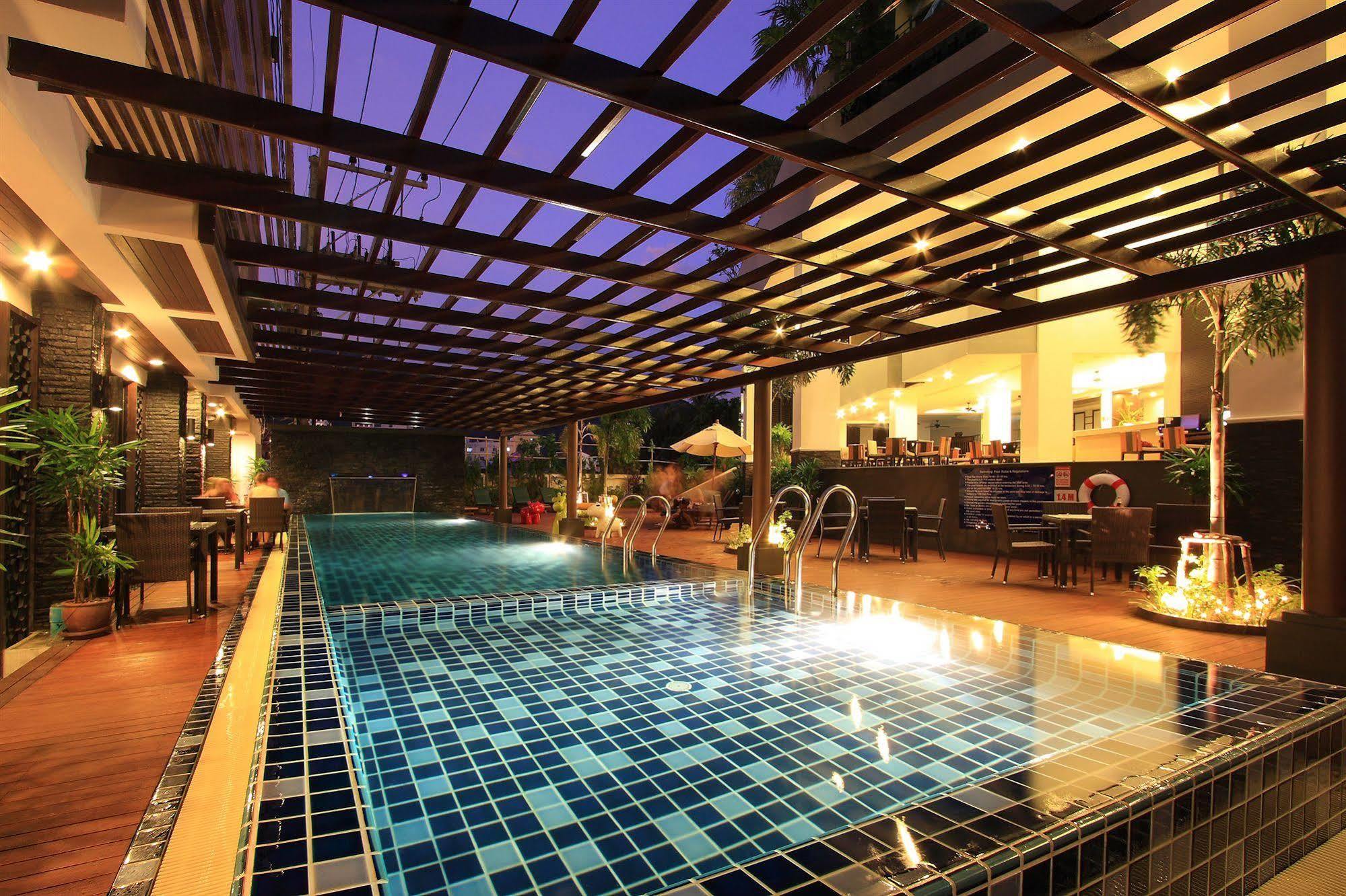 Hotel Baramee Hip Phuket
