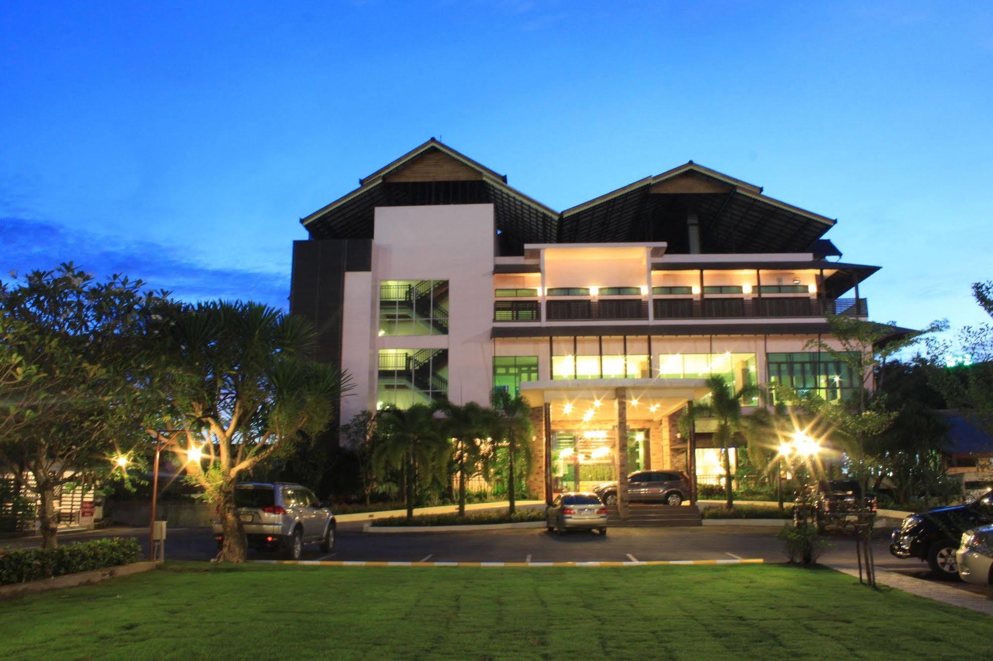 Hotel The Mantrini 4*