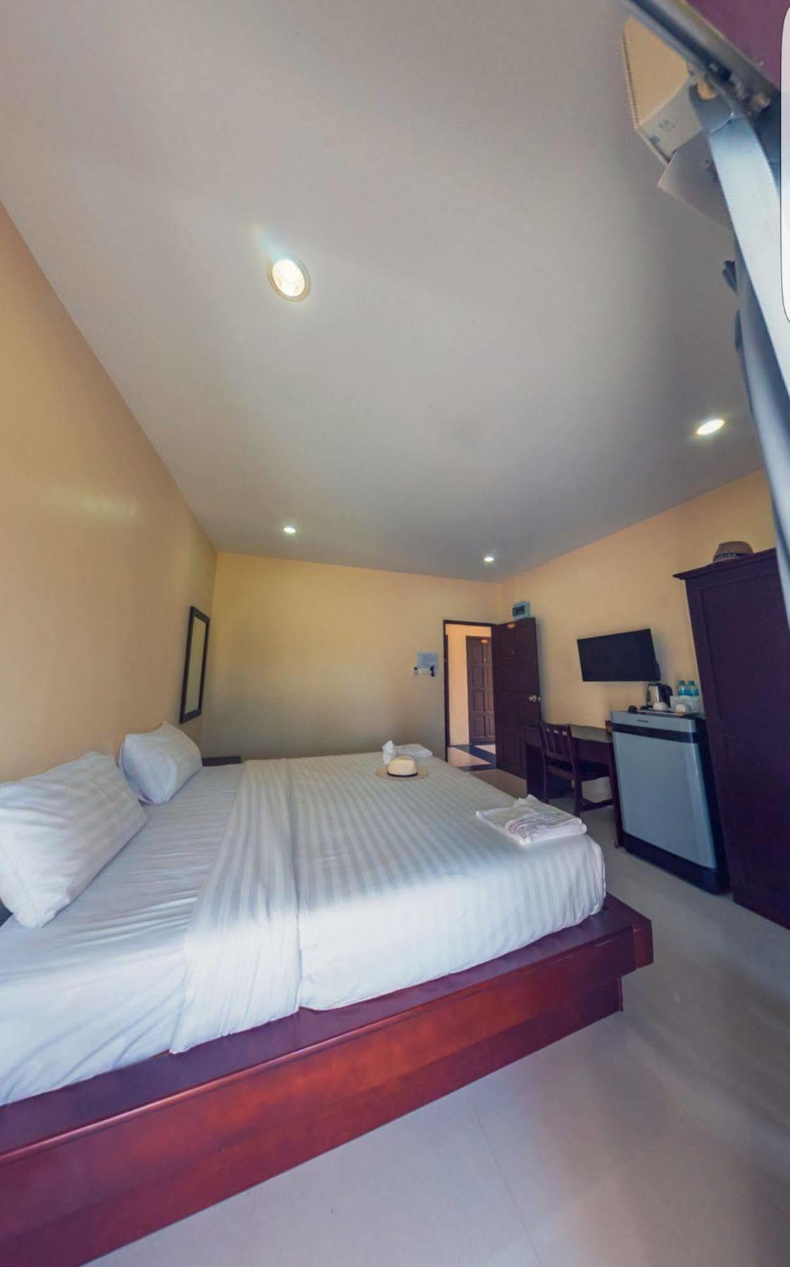 Morakot Lanta Resort 3*