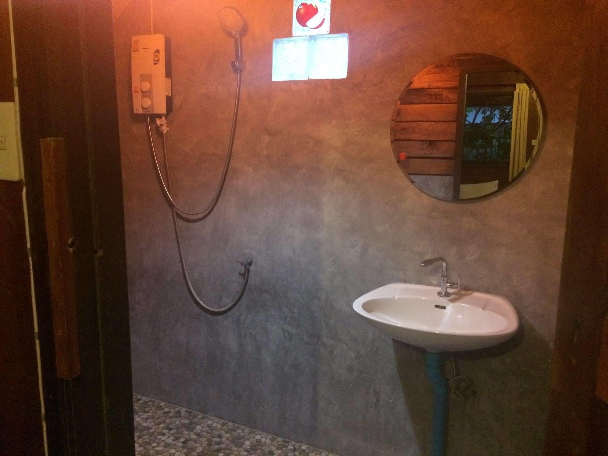 Pen's Koh Phangan Hotel 3*