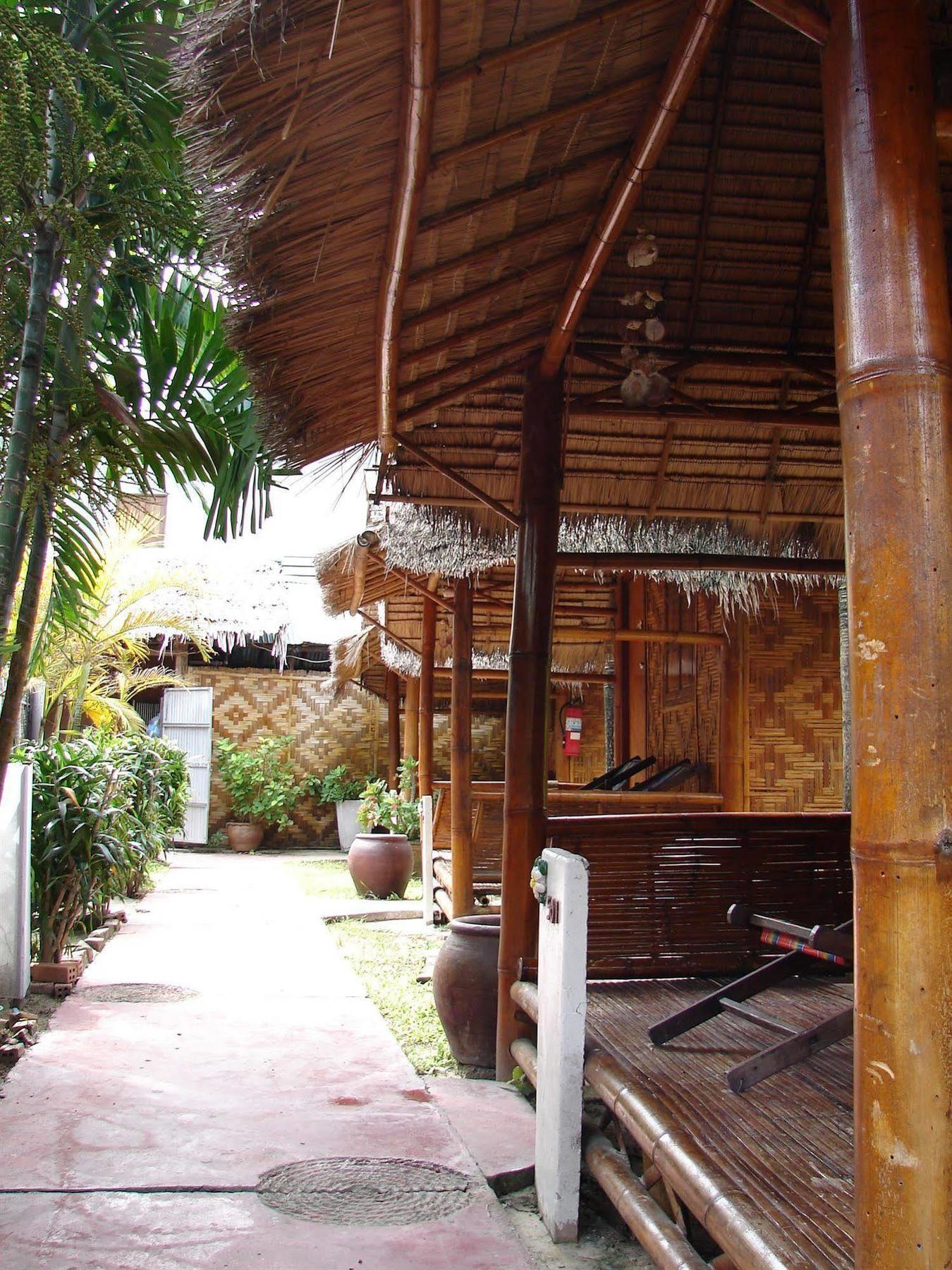Twin Palms Resort 2*