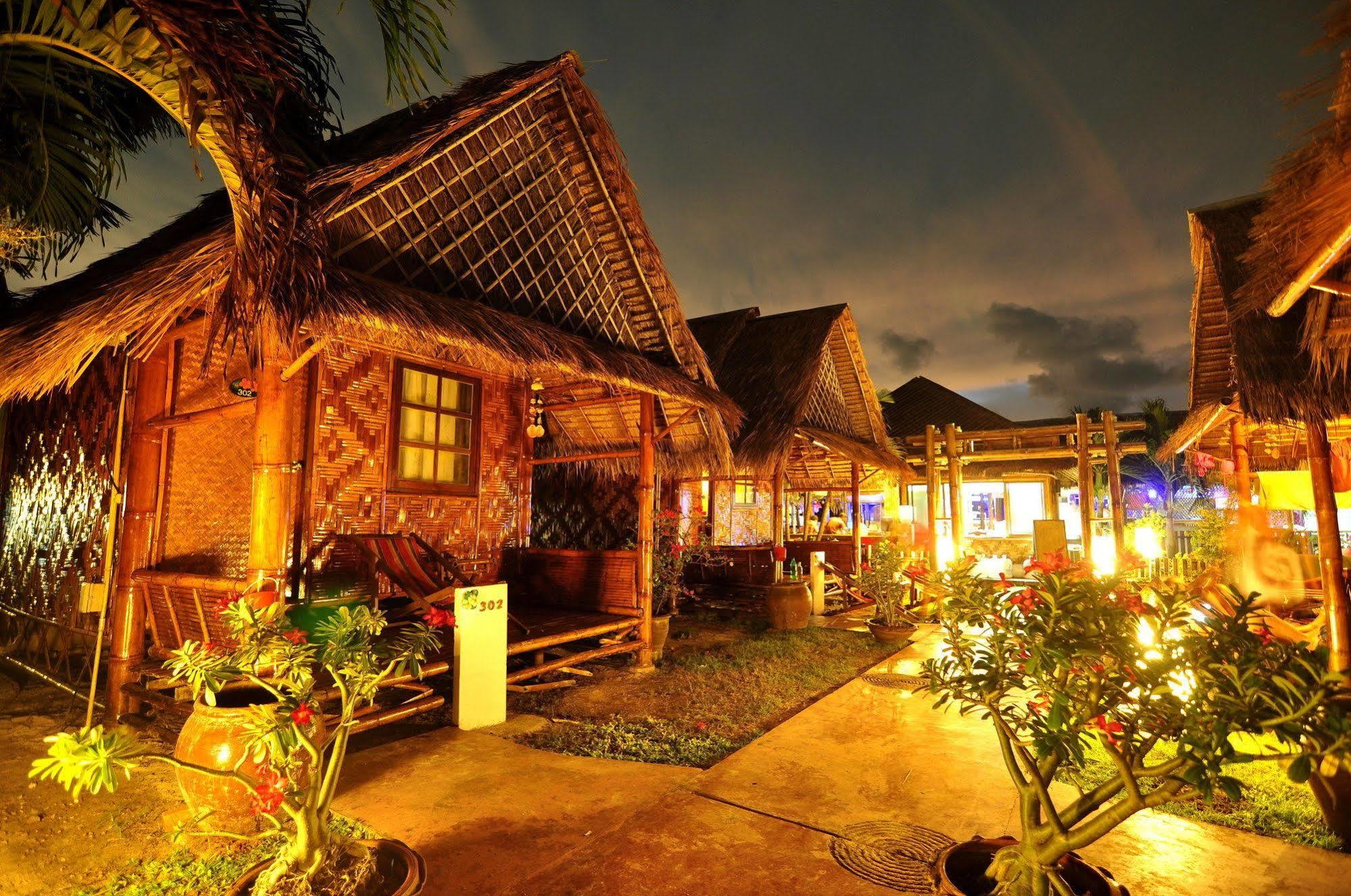 Twin Palms Resort 2*